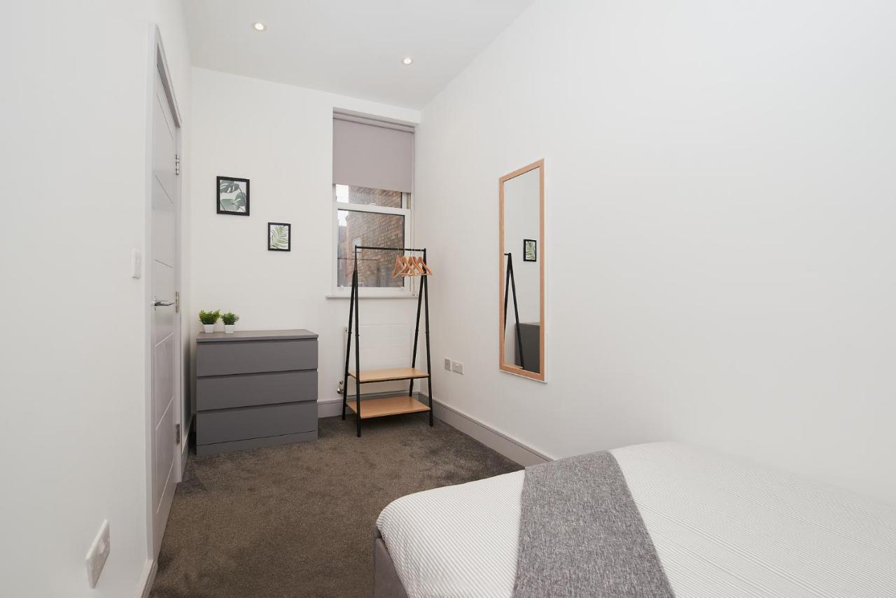 High Spec 2 Bed W/parking Available Londen